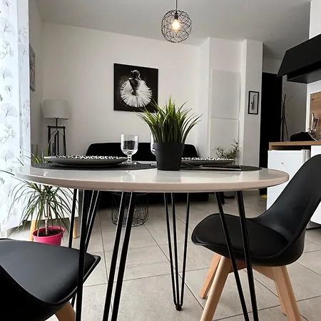 Calme,lumineux ,hyper Centre شقة